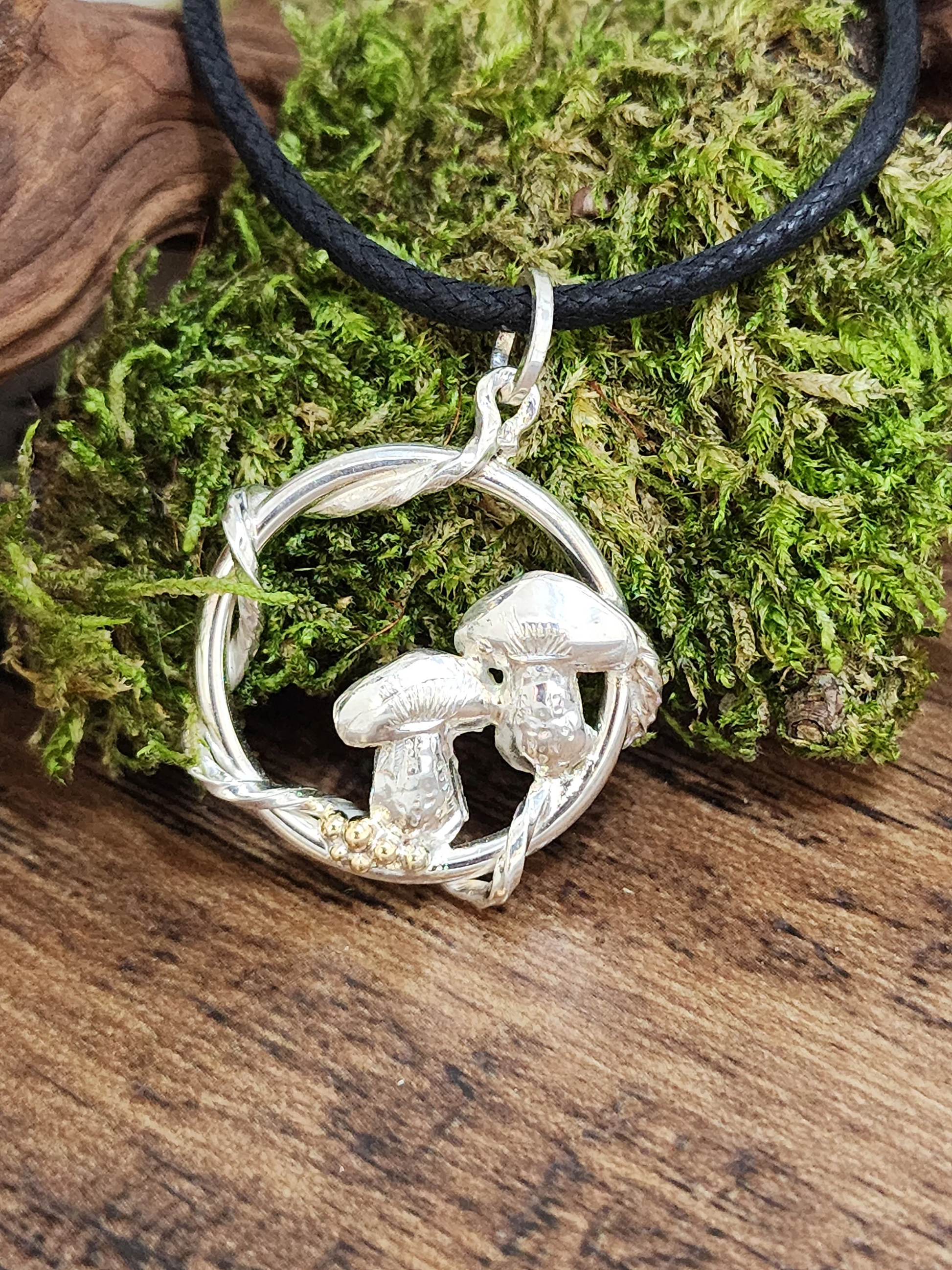 Mushroom wreath pendant in sterling silver, woodland themed, Fungi, Pagan, Fae, Christmas Gift, Birthday, Circular, Gift for her, Nature